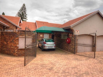 Townhouse For Sale In Birchleigh North, Kempton Park