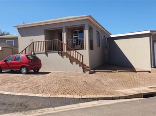 3 Bed Townhouse in Vredenburg