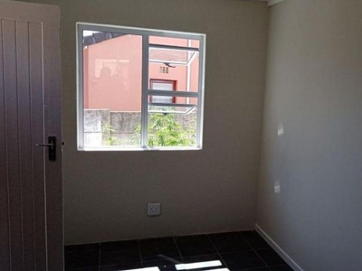 1 Bedroom bachelor apartment to rent in Paarl East