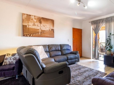 2 Bedroom apartment rented in Honeydew, Roodepoort