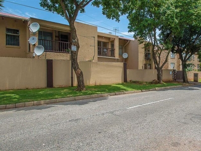 2 Bedroom apartment sold in Florida, Roodepoort