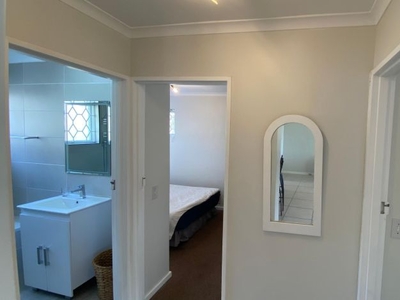 2 Bedroom apartment rented in Rondebosch Village, Cape Town