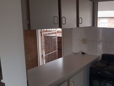 2 bedroom apartment to rent in Willows