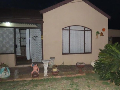 2 Bedroom house for sale in Krugersdorp West