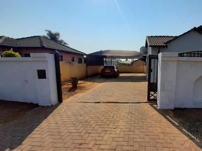2 Bedroom house for sale in Lotus Gardens, Pretoria