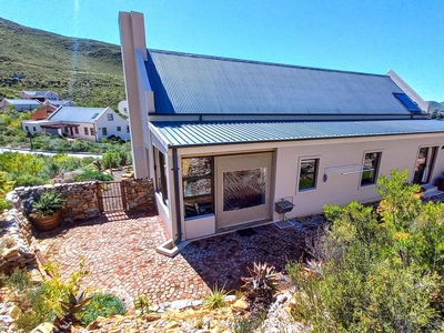 2 Bedroom House for sale in Montagu