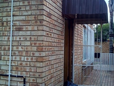 2 Bedroom townhouse - sectional to rent in Albemarle, Germiston