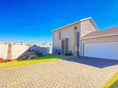 3 Bedroom duplex townhouse - freehold for sale in Blue Hills, Midrand