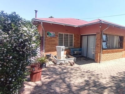 3 Bedroom house sold in Roodepoort North