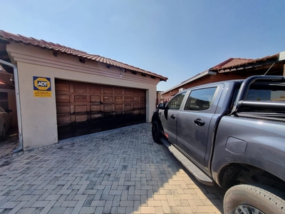 3 Bedroom Townhouse For Sale in Waterval East