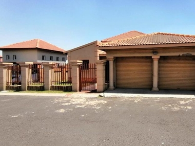 3 Bedroom townhouse - freehold for sale in Reyno Ridge, Witbank