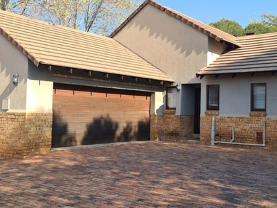 3 Bedroom townhouse - freehold to rent in Willowbrook, Roodepoort