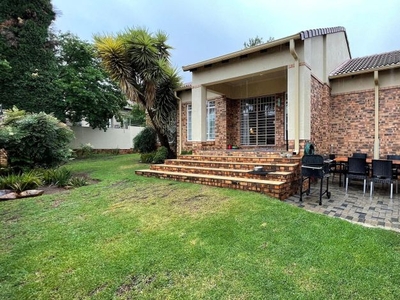 3 Bedroom townhouse - sectional sold in Moreleta Park, Pretoria