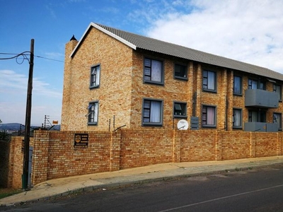 3 Bedroom townhouse - sectional to rent in Alberton North