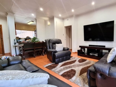 3 Bedroom townhouse - sectional to rent in Mayberry Park, Alberton