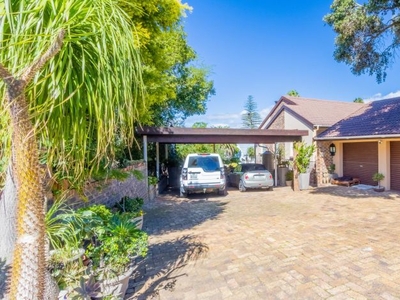 4 Bedroom house for sale in Courtrai, Paarl