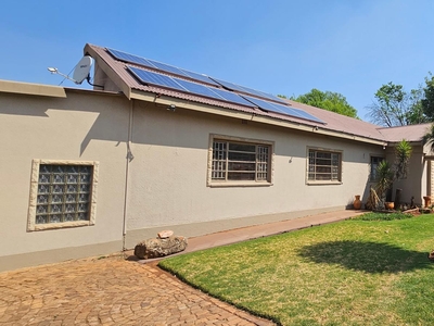 4 Bedroom House for sale in Delmas West