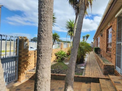 4 Bedroom house for sale in Ravensmead, Parow
