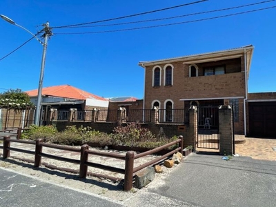 4 Bedroom house sold in Kensington, Cape Town
