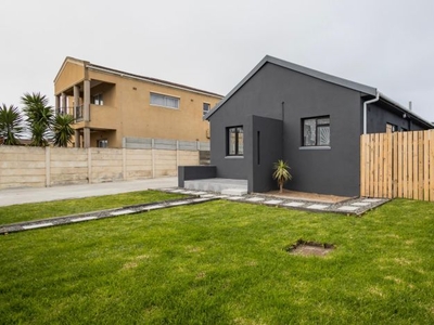 5 Bedroom house for sale in Retreat, Cape Town