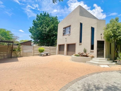 6 Bedroom house for sale in The Reeds, Centurion