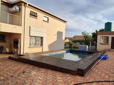6 Bedroom house to rent in Model Park, Witbank