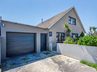 7 Bedroom house sold in Lotus River, Cape Town