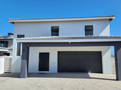 House for sale with 4 bedrooms, Myburgh Park, Langebaan