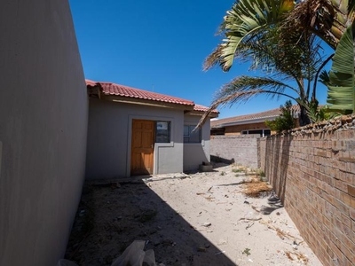 NEW RELEASE : ROCK SOLID FAMILY HOME in the HEART OF SONKRING BRACKENFELL
