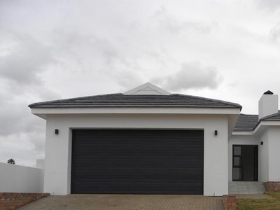 SECURE COASTAL LIVING IN THE HEART OF JEFFREYS BAY