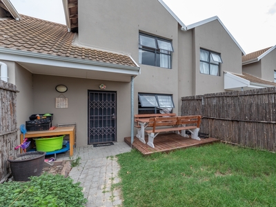 Townhouse For Sale in Parklands