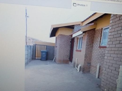3 bedroom house for sale in carltonville for R450000 with double garage and 1 backroom outside w...