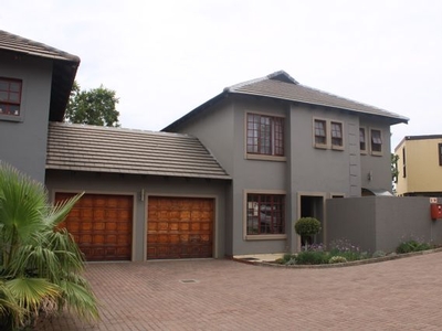 3 Bedroom Townhouse Rented in Valley View Estate