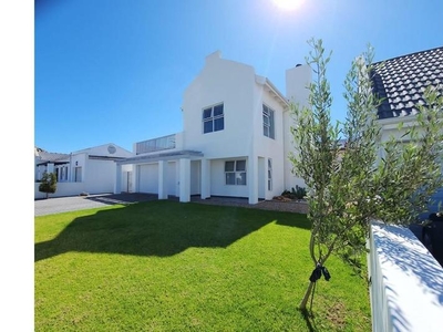 Picture perfect family home in Sandy Point Beach Estate, St Helena Bay