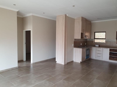 THREE BEDROOM TOWNHOUSE FOR SALE IN ALBERTON