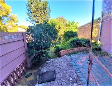 Very SPACIOUS 156m2 with a private garden ! Need TLC from my new family!