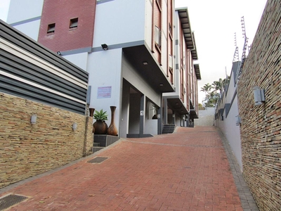 3 bedroom double-storey apartment to rent in Morningside (Durban)
