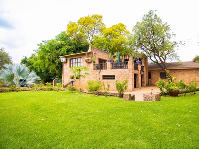 Farm for sale with 3 bedrooms, Zandfontein AH, Hartbeespoort