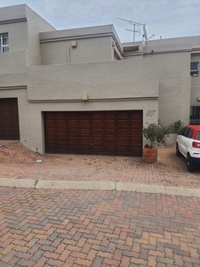Townhouse For Sale in STRATHAVON