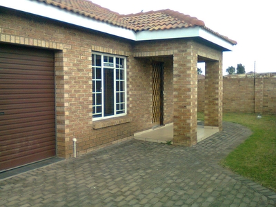 3 Bedroom House for sale in Aerorand