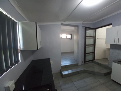 Bachelor apartment to rent in Amanzimtoti