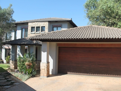 House for sale with 4 bedrooms, Olympus AH, Pretoria