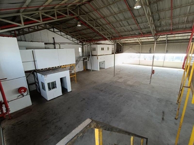 Spacious Free-Standing Warehouse/Distribution Center (3302 m²) Available for Sale on Skietlood Street, Isando. This property enjoys a convenient location near OR Tambo International Airport and provides easy access to major transportation routes.