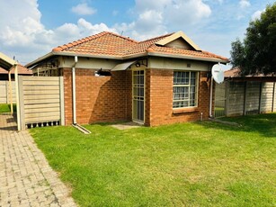 2 Bed House For Rent Clayville Olifantsfontein