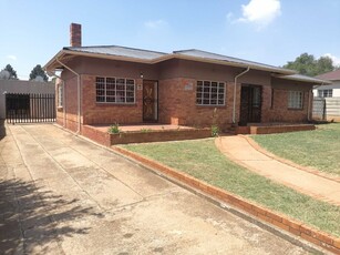 3 Bed House For Rent Selection Park Springs