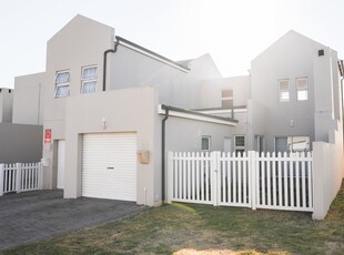 3 Bed Townhouse/Cluster For Rent Country Club Langebaan