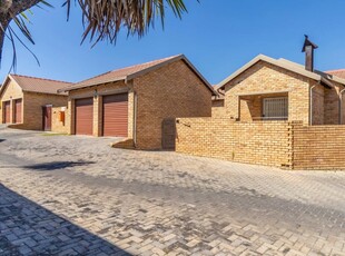 3 Bed Townhouse/Cluster For Rent Honeydew Roodepoort