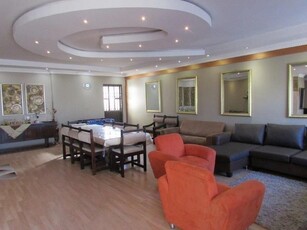 CHURCHILL ESTATE: 3/4-BED / 2 BATH / GUEST TOILET / HUGE LIVING ROOM / STUDY / DRESSING ROOM / MA...