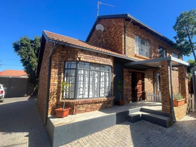 3 Bedroom house for sale in Garsfontein, Pretoria