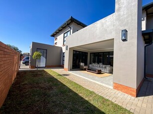 4 Bedroom Sectional Title To Let in Six Fountains Estate